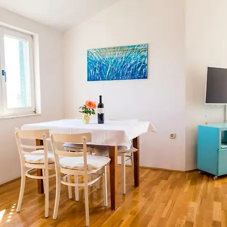 Labud Apartment *
