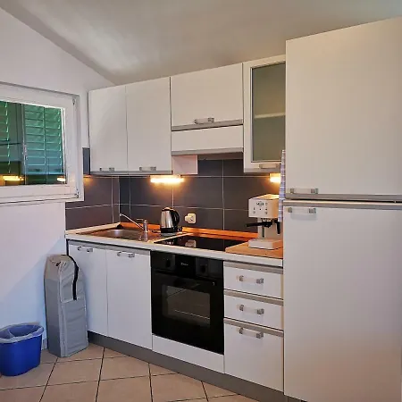 Labud Apartment *